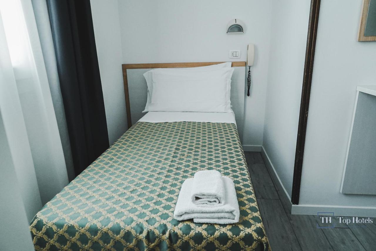 Nautic Beach Hotel Ріміні Екстер'єр фото
