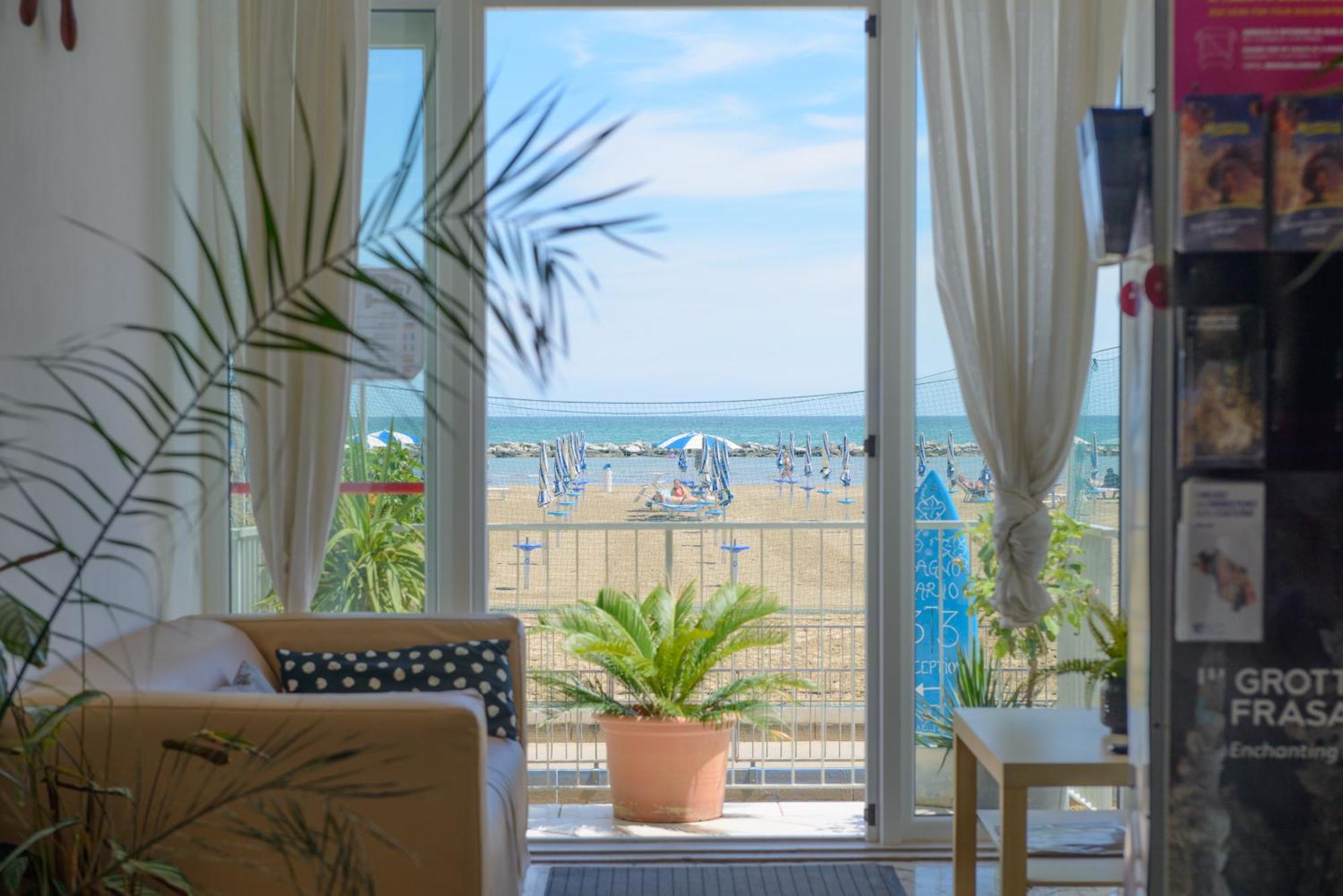 Nautic Beach Hotel Ріміні Екстер'єр фото