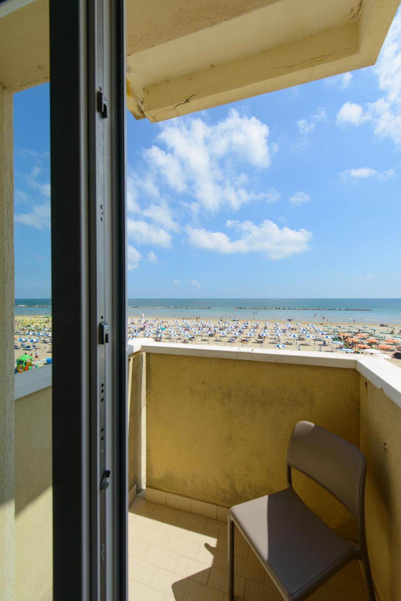 Nautic Beach Hotel Ріміні Екстер'єр фото