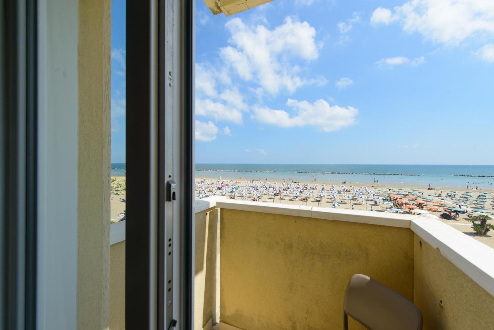 Nautic Beach Hotel Ріміні Екстер'єр фото